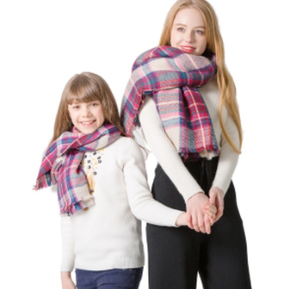 2 Scarfs Matching Plaid Mommy & Me Blanket Scarves - Picture 3 of 4